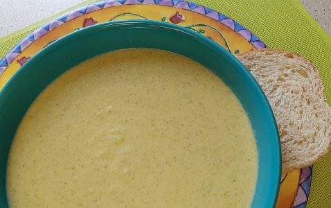 Creamy Cheesy Broccoli Soup